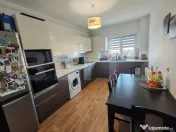 Apartament spatios, 2 camere, decomandat, 84 mp, Tractorul 