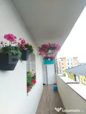Apartament spatios, 2 camere, decomandat, 84 mp, Tractorul 