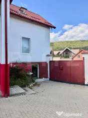 CASĂ DE VÂNZARE ÎN CODLEA–VEDERE PANORAMICĂ, 2 UNITĂ? 