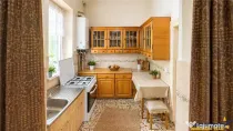 Casa cu spatiu comercial, 1.000mp teren anexe, areal Central