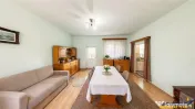 Casa cu spatiu comercial, 1.000mp teren anexe, areal Central