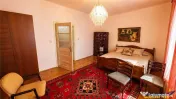 Casa cu spatiu comercial, 1.000mp teren anexe, areal Central