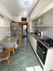 Apartament 3 camere, 2 bai, decomandat, mobilat, aer conditi 