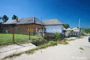 Casa cu teren de 1.200 mp si livada–Badesti, comuna Pietrosani, Arges