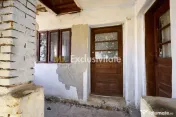 Casa cu teren de 1.200 mp si livada–Badesti, comuna Pietrosani, Arges