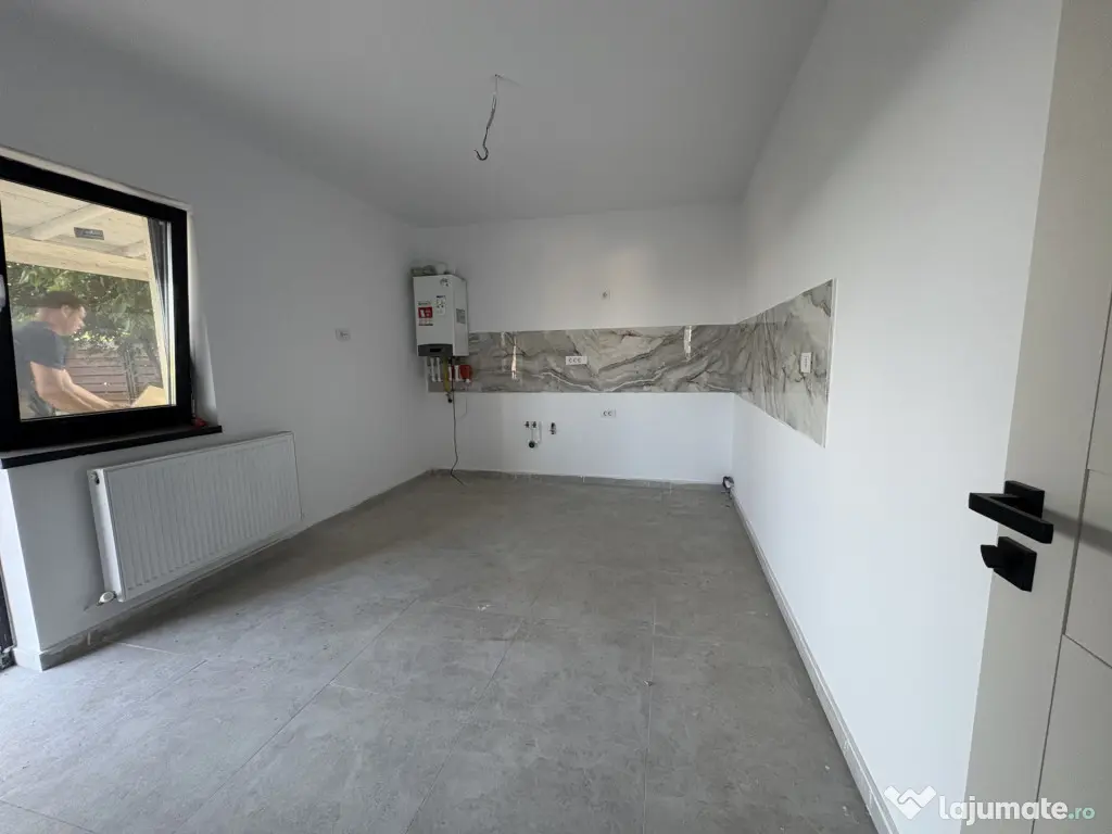 Finalizata!!!Casa single,P+1,4 camere,2 bai,beci,view, zona - Horpaz (Iasi)