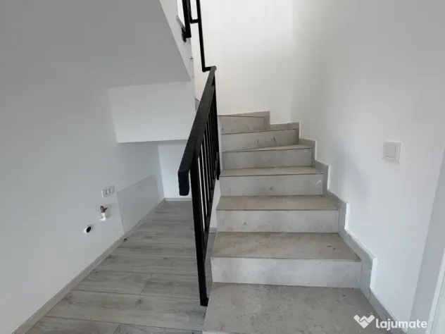 Finalizata!!!Casa single,P+1,4 camere,2 bai,beci,view, zona - Horpaz (Iasi)