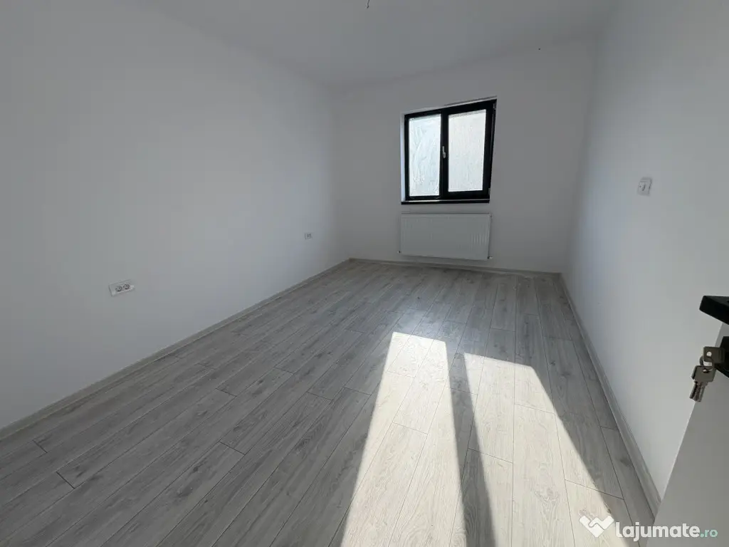 Finalizata!!!Casa single,P+1,4 camere,2 bai,beci,view, zona - Horpaz (Iasi)