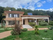 Pensiune cu 2 sali de evenimente, teren 6573 mp, zona Suceav