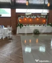Pensiune cu 2 sali de evenimente, teren 6573 mp, zona Suceav