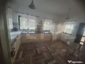 Pensiune cu 2 sali de evenimente, teren 6573 mp, zona Suceav