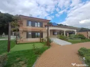 Pensiune cu 2 sali de evenimente, teren 6573 mp, zona Suceav