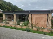Pensiune cu 2 sali de evenimente, teren 6573 mp, zona Suceav