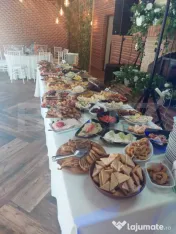 Pensiune cu 2 sali de evenimente, teren 6573 mp, zona Suceav