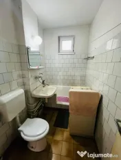 Apartament 3 camere, etaj intermediar, zona Dâmbu