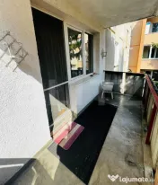 Apartament 3 camere, etaj intermediar, zona Dâmbu