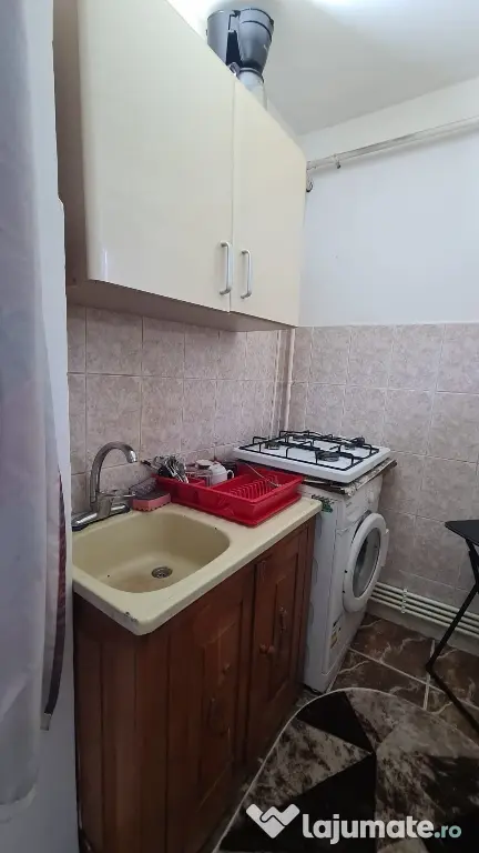 Oferim spre închiriere garsoniera parter în Curtea de Arges