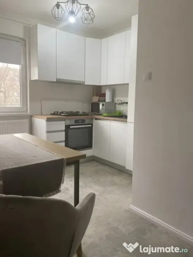 Garsonieră modernă, complet renovată și mobilată - Brasov (Brasov)