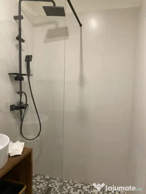 Garsonieră modernă, complet renovată și mobilată - Brasov (Brasov)
