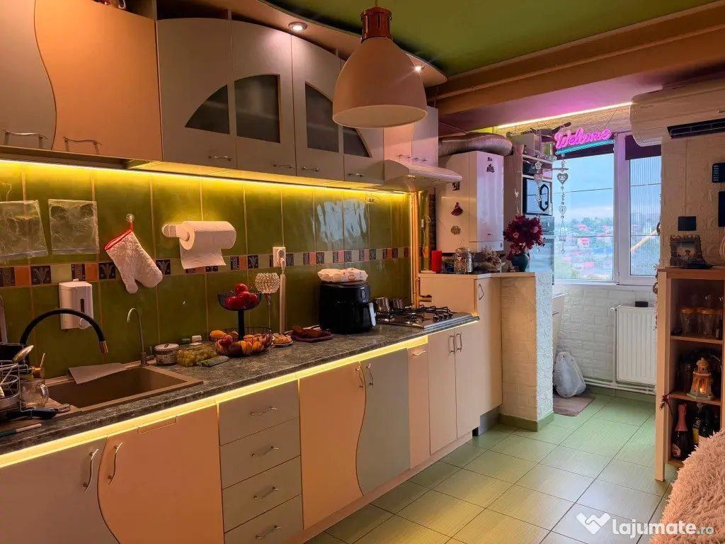 4 camere ultracentral modernizat-living openspace - Galati (Galati)