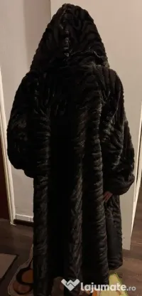 Haină de blană vintage / retro cu glugă – model deosebit, croi amplu