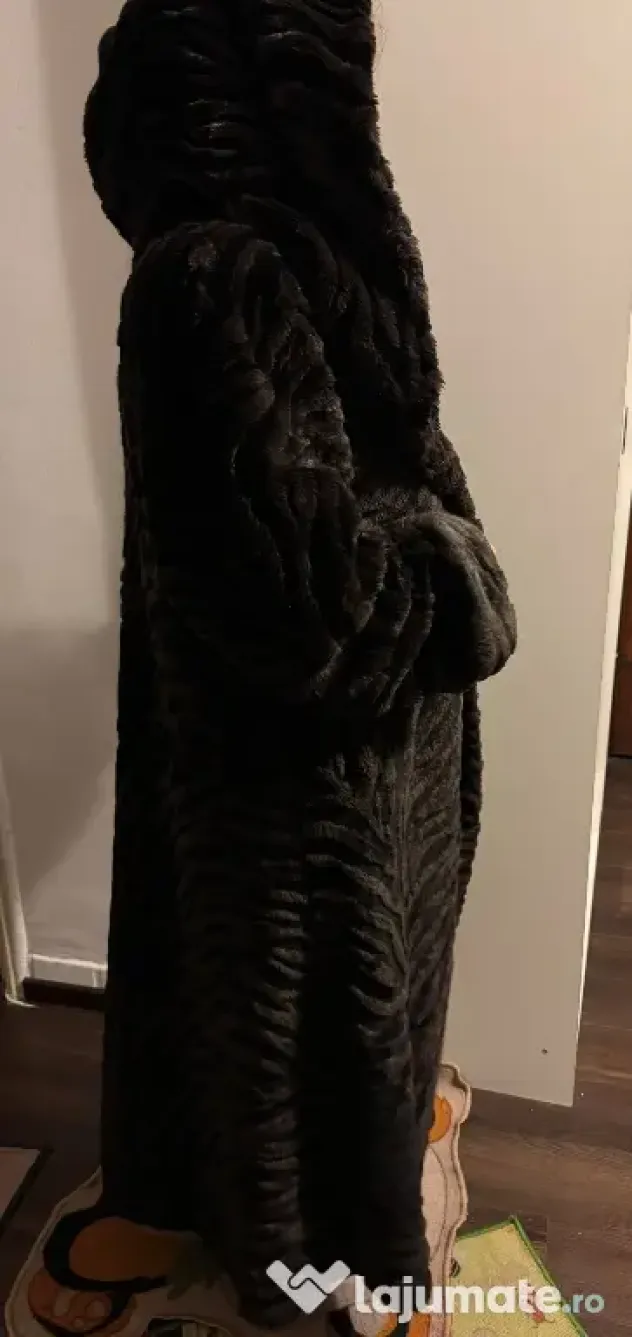 Haină de blană vintage / retro cu glugă – model deosebit, croi amplu