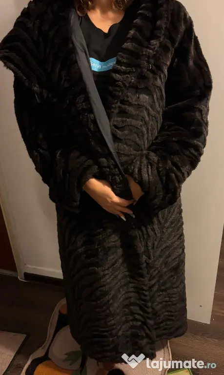 Haină de blană vintage / retro cu glugă – model deosebit, croi amplu