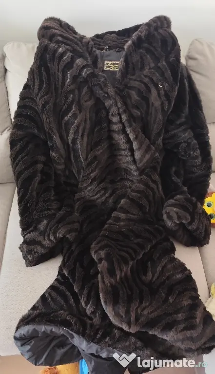 Haină de blană vintage / retro cu glugă – model deosebit, croi amplu