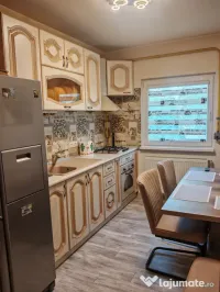 Închiriez 42 m2 la parter