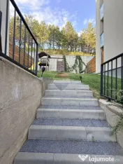 Apartament cu 2 camere de vânzare cu gradina proprie si parcare 
