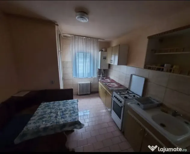 Vând apartament 3 camere