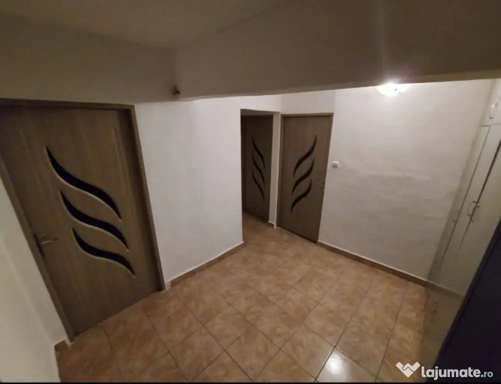 Vând apartament 3 camere