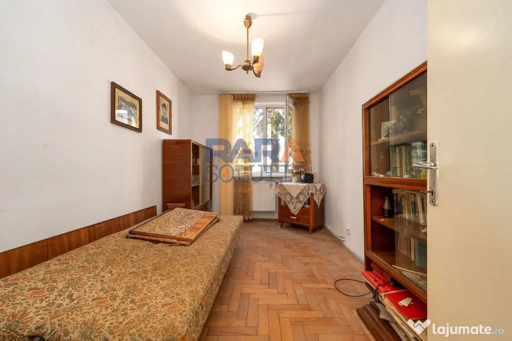 3 camere, etaj 1, lângă Primărie - Roman (Neamt)