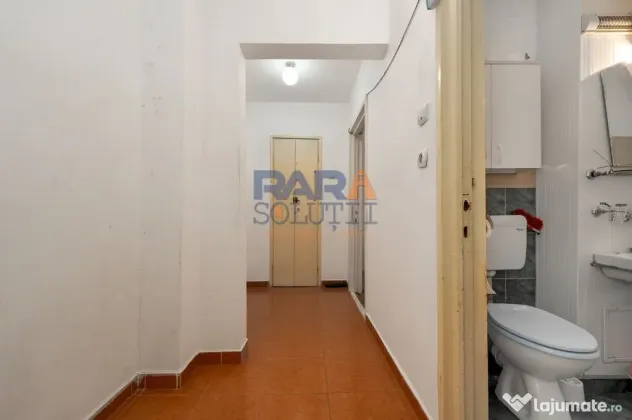 3 camere, etaj 1, lângă Primărie - Roman (Neamt)