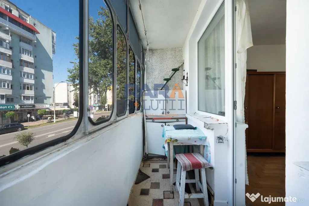 3 camere, etaj 1, lângă Primărie - Roman (Neamt)