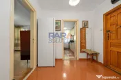 3 camere, etaj 1, lângă Primărie 