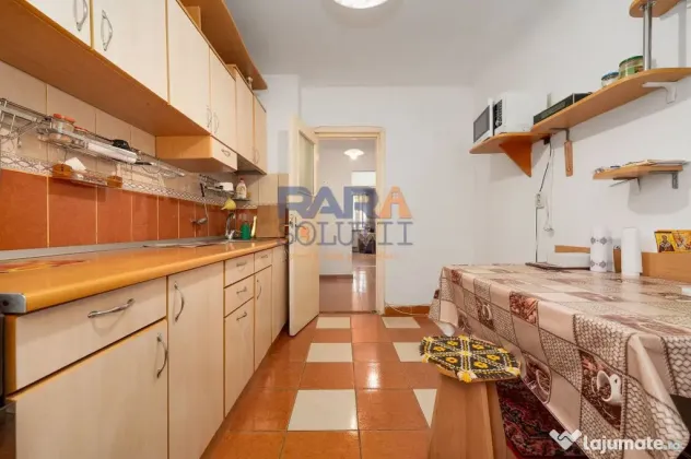 3 camere, etaj 1, lângă Primărie - Roman (Neamt)