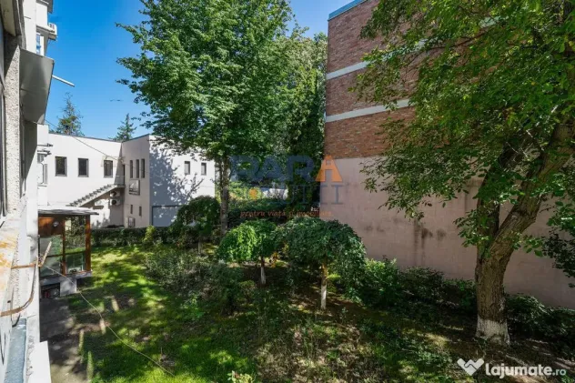 3 camere, etaj 1, lângă Primărie - Roman (Neamt)
