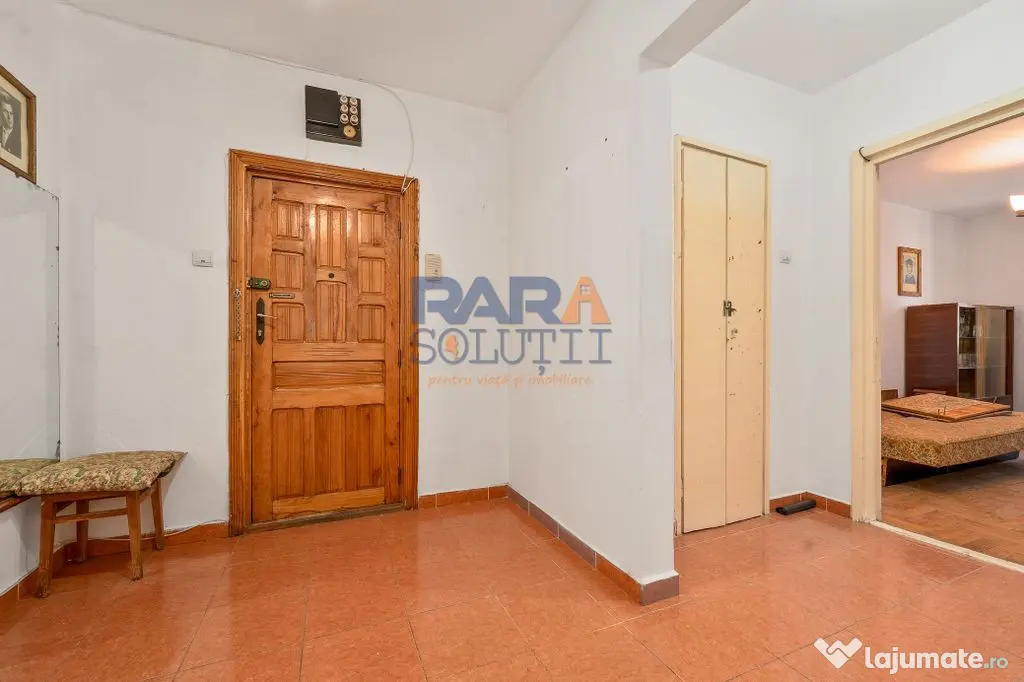 3 camere, etaj 1, lângă Primărie - Roman (Neamt)