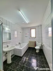 Cladire de 672 mp, gata sa devina clinica, scoala sau sediul afacerii 