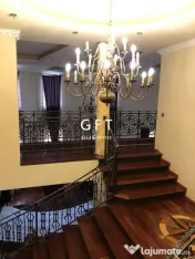 Casa de vanzare, 14 camere+teren 3500 mp, piscina interioara