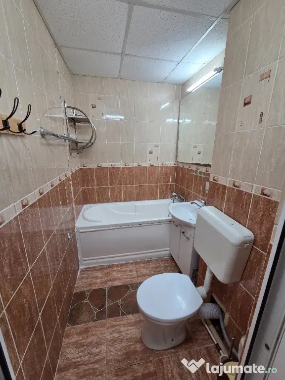 Inchiriez apartament decomandat 2 camere, Podul Ros - Iasi (Iasi)
