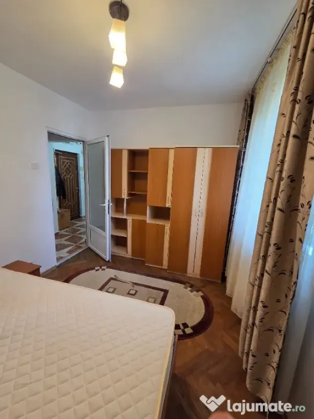 Inchiriez apartament decomandat 2 camere, Podul Ros - Iasi (Iasi)