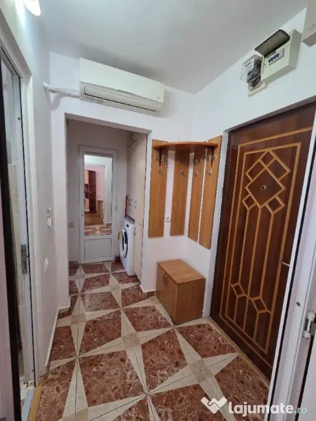 Inchiriez apartament decomandat 2 camere, Podul Ros - Iasi (Iasi)