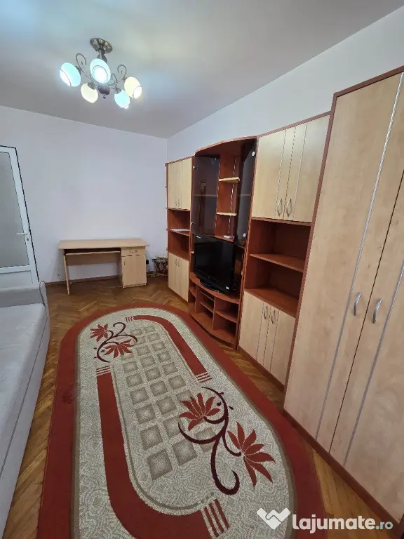 Inchiriez apartament decomandat 2 camere, Podul Ros - Iasi (Iasi)