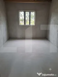 Casă Spațioasă 353 mp, Construcție Solidă din BCA, Tere 