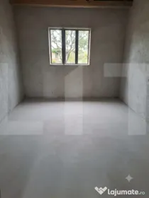 Casă Spațioasă 353 mp, Construcție Solidă din BCA, Tere