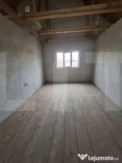 Casă Spațioasă 353 mp, Construcție Solidă din BCA, Tere