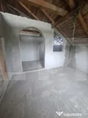 Casă Spațioasă 353 mp, Construcție Solidă din BCA, Tere