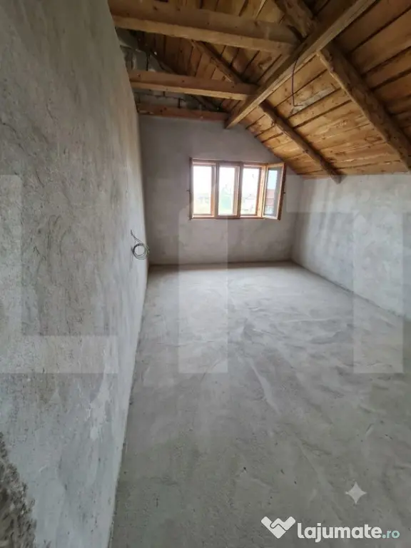 Casă Spațioasă 353 mp, Construcție Solidă din BCA, Tere - Braesti (Botosani)